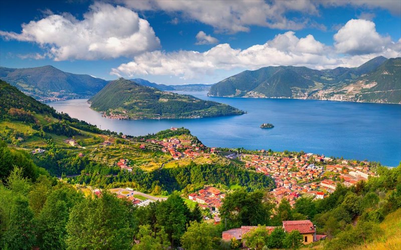 4-asunithista-taksidia-pou-tairiazoun-ston-iounio-asunithista-taksidia-pou-tairiazoun-ston-iounio