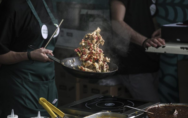 to-proto-3imero-tou-street-food-festival-se-20-apolaustikes-fotografies