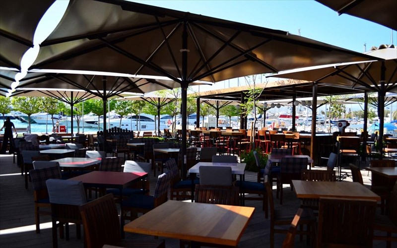 geuseis-kokteil-kai-thalassa-sta-ananeomena-tgi-fridays-marinas-floisbou