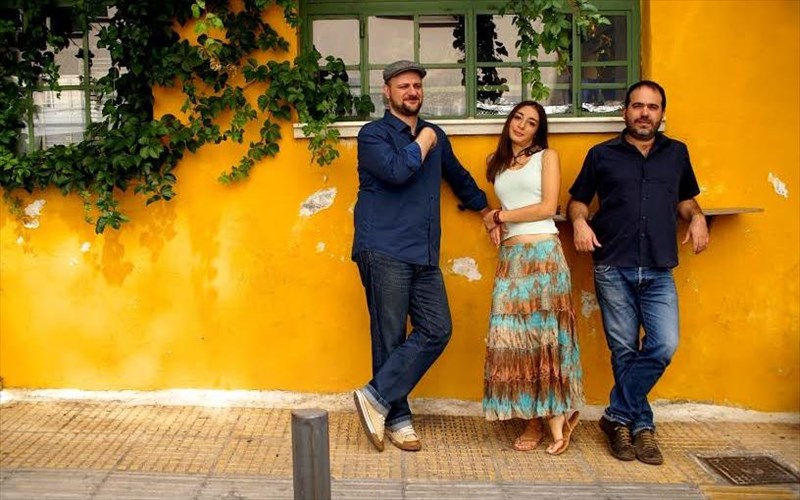 oi-rebeletiko-enonoun-tis-dunameis-tou-me-tous-gadjo-dilo-gia-ena-bradu