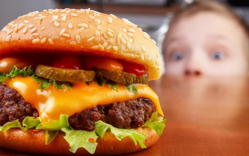 fast-food-to-kalokairi-pos-na-boithisete-ta-paidia-na-min-to-protimoun