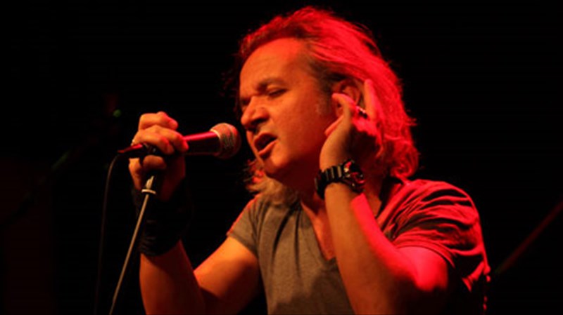 o-xristos-thibaios-ef-olis-tis-ulis-ston-stauro-tou-notou