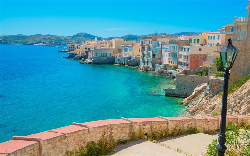 suros-tinos-mukonos-pername-apo-ta-kalutera-simeia-tis-agias-triadas-ton-kukladon