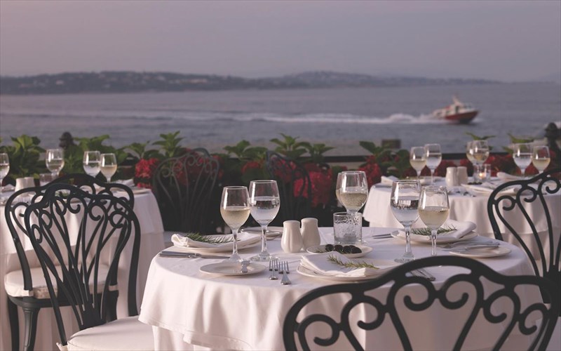 to-menou-tou-on-the-verandah-einai-umnos-sta-ellinika-proionta