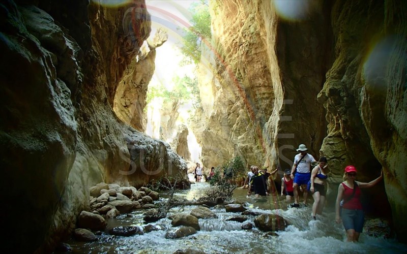 neda-in-a-day-peripeteia-se-enan-epigeio-paradeiso-me-tous-active-sundays