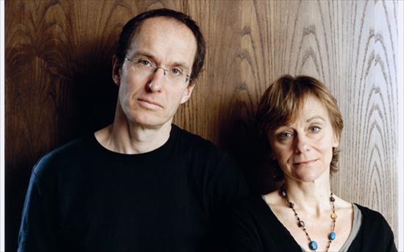 oi-nicci-french-stin-ellada