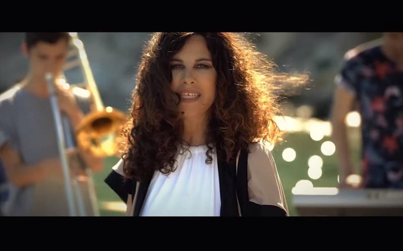 i-eleutheria-arbanitaki-euxetai-ena-kalokairi-makria-ap-tin-trikumia