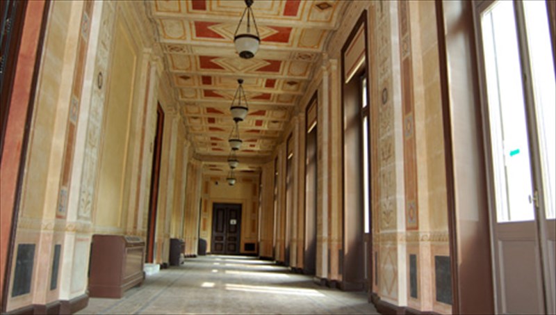 akurosi-parastaseon-sto-ethniko-theatro