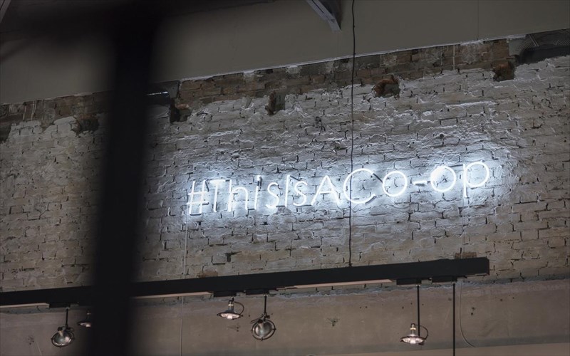 i-poli-os-ergastirio-summetoxiki-drasi-apo-tin-elliniki-apostoli-tis-mpienale-arxitektonikis-tis-benetias