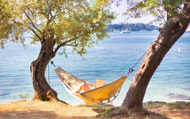 30kai5-biblia-gia-ton-iounio