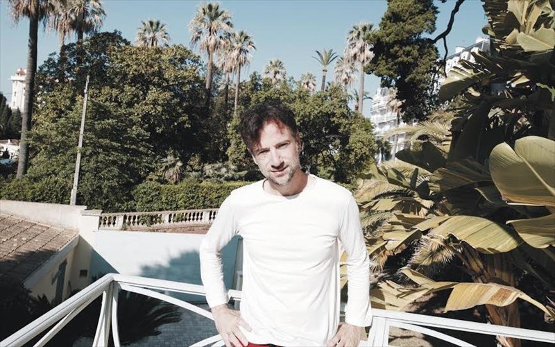 o-kostis-marabegias-gia-duo-bradies-ston-kipo-tou-megarou