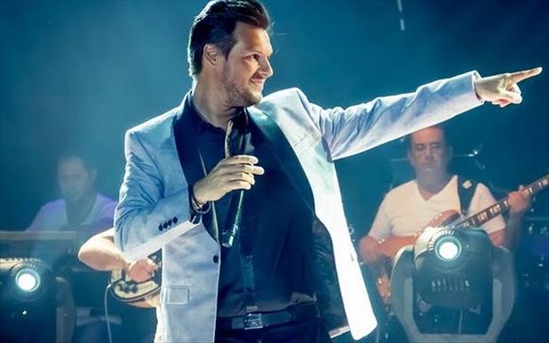 o-panos-kiamos-sto-must-club-einai-must-gia-to-kalokairi