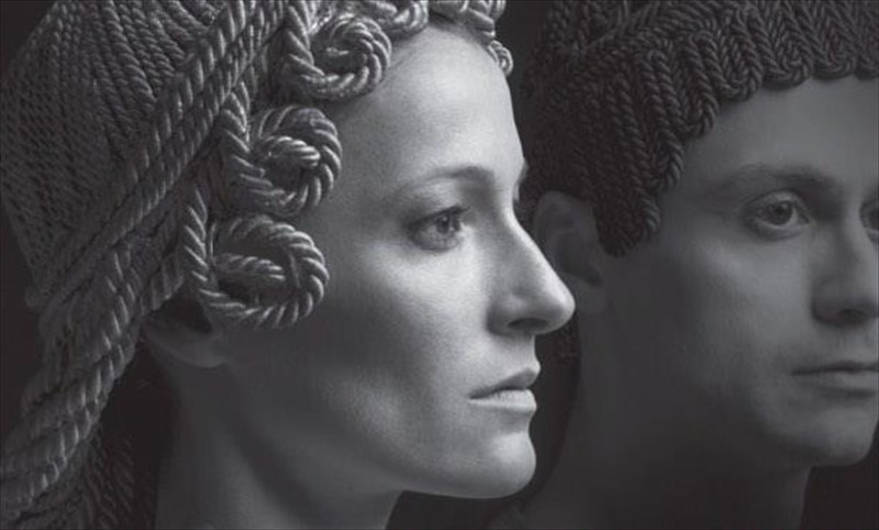 mia-agglofoni-antigoni-sto-matogianni-mukonou