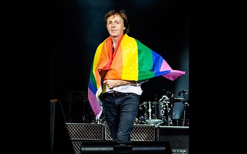 i-mousiki-sto-pleuro-tis-lgbt-koinotitas-meta-to-xtupima-sto-orlanto