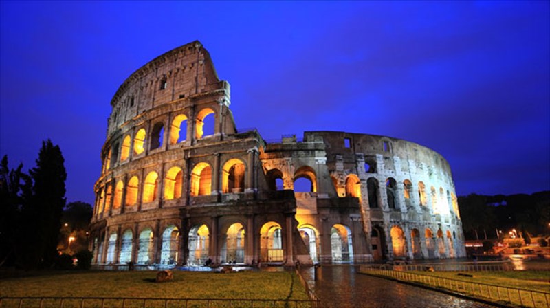 kolossaio-sta-ixni-ton-monomaxon