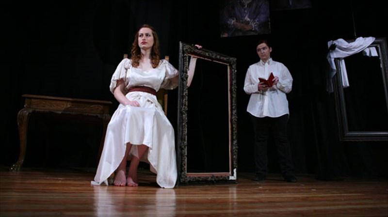 ta-diigimata-tou-poe-sto-theatro