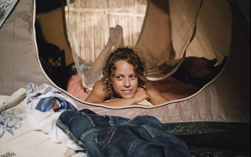 kaluteri-tainia-sto-festibal-edimbourgou-to-suntan