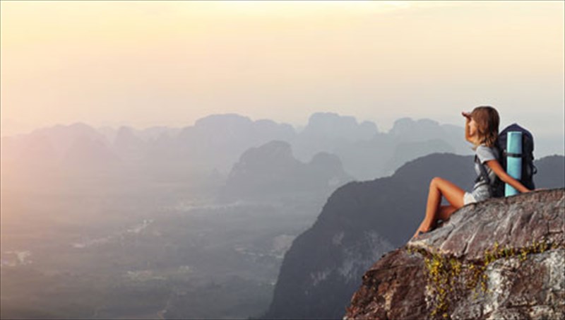 ta-uper-kai-ta-kata-tou-na-taksideuei-kaneis-monos