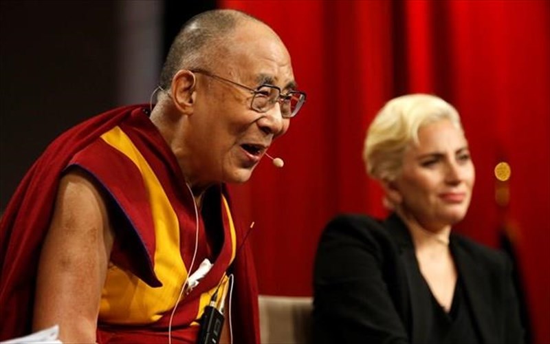 o-dalai-lama-milon-tis-eridos-gia-tin-apagoreusi-tis-lady-gaga-stin-kina