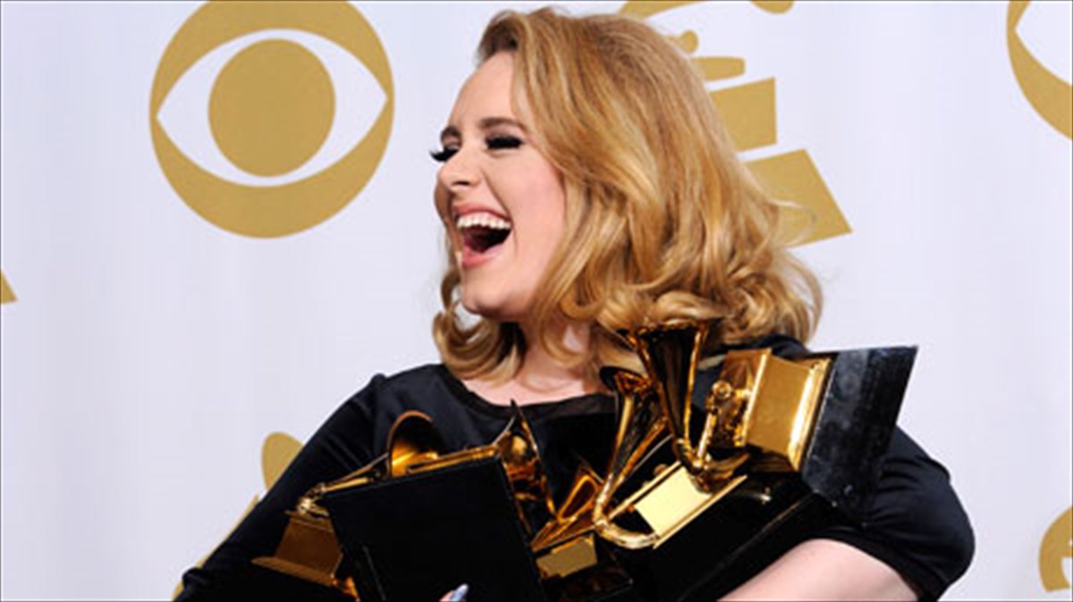 i-adele-protagonistria-kai-sta-brit-awards