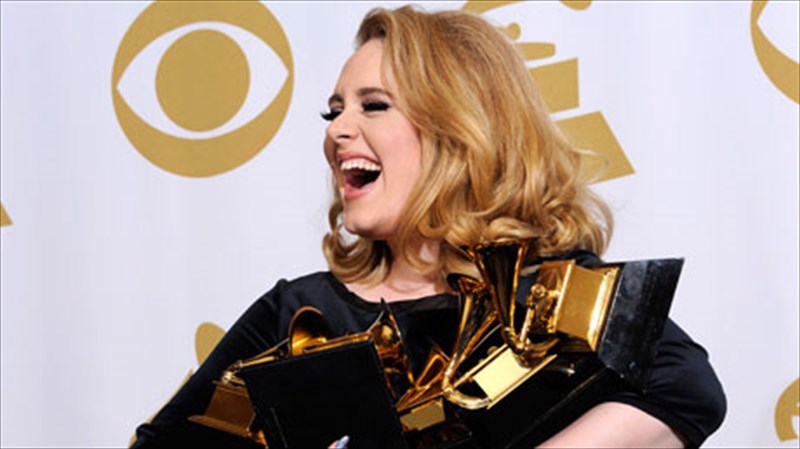 i-adele-protagonistria-kai-sta-brit-awards