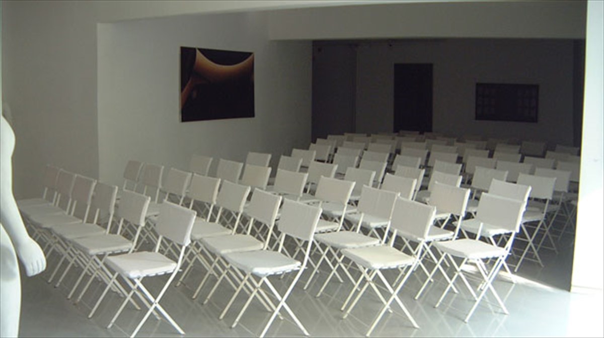 enas-neos-xoros-texnis-sto-kentro-tis-athinas