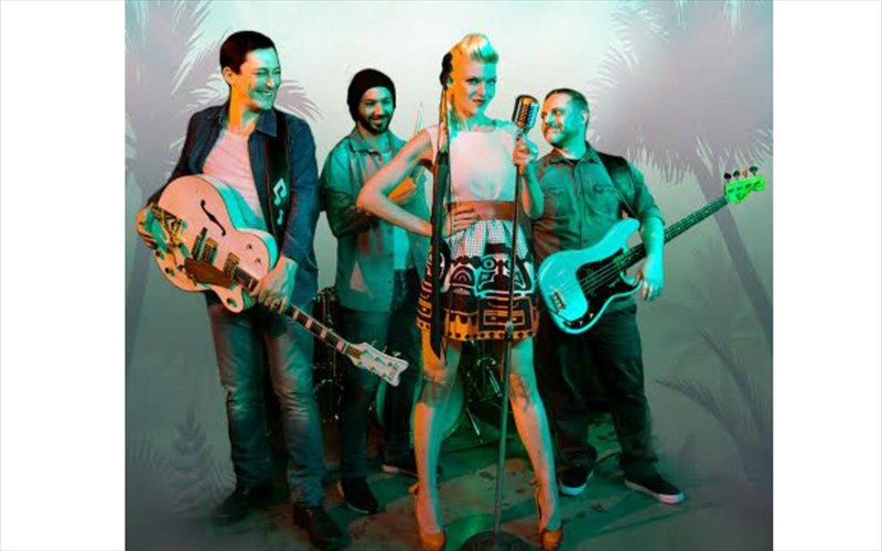 oi-vanila-swing-gia-mia-bradia-sto-amalieio