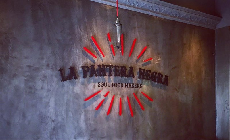 la-pantera-negra-to-pio-seksi-peroubiano-fagito-tis-polis-einai-edo