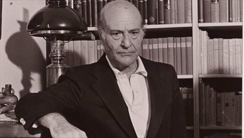 o-odusseas-elutis-se-dodeka-glosses