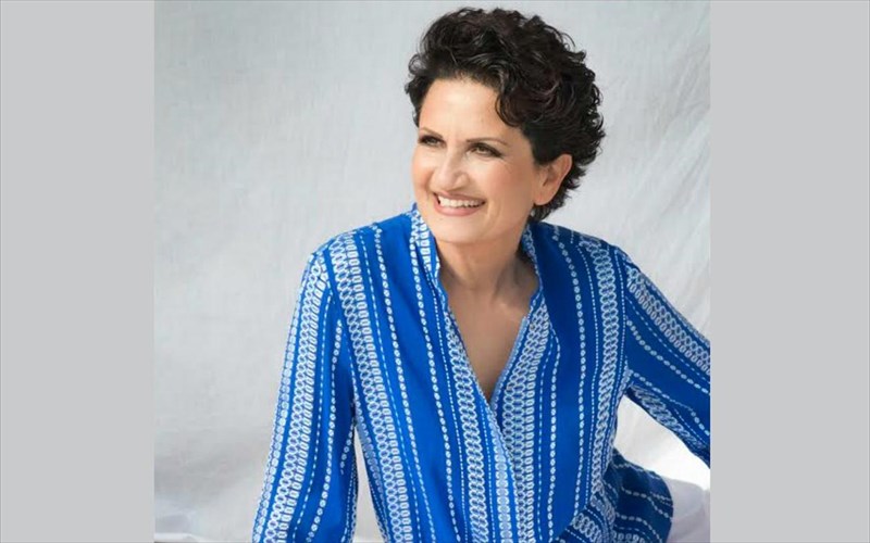 i-alkistis-protopsalti-tragouda-ta-xromata-tis-elladas-sto-zirineio-dimotiko-stadio