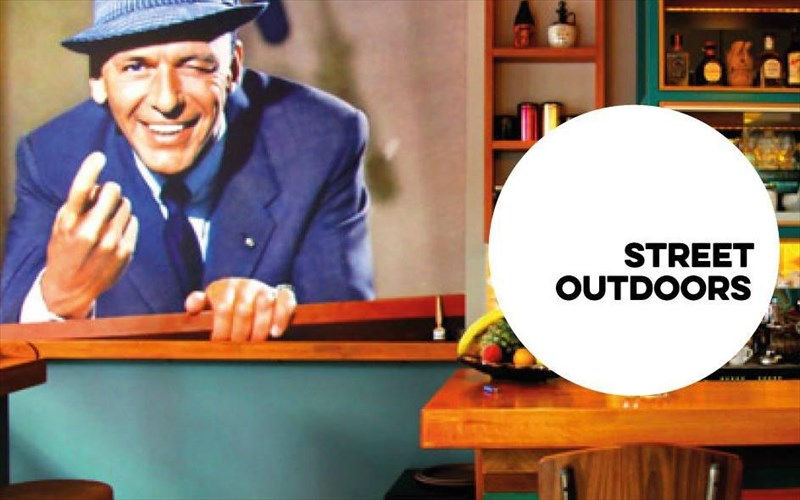 to-street-outdoors-analambanei-ta-decks-tou-drunk-sinatra