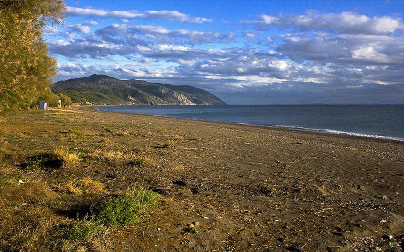 oi-korufaies-paralies-sto-aigaio-sumfona-me-tin-telegraph