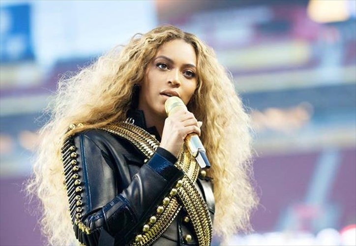 hbeyonce-afieronei-tragoudi-sta-thumata-tou-tourkikou-praksikopimatos