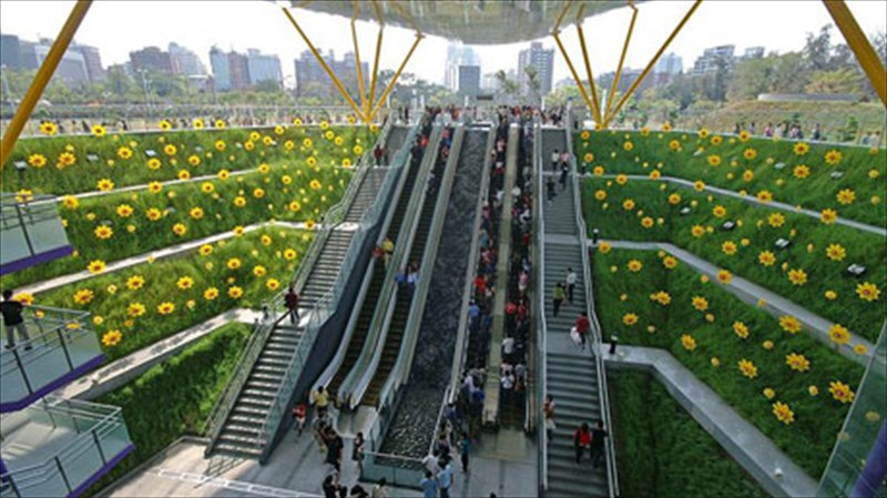 oi-15-omorfoteroi-stathmoi-metro-ston-kosmo