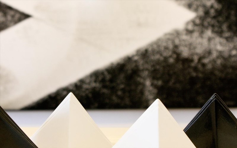 to-mauro-ginetai-aspro-sti-xora-tis-astupalaias