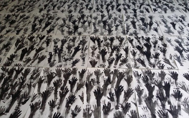 o-giorgos-ksenos-parousiazei-to-drama-tis-prosfugias-sti-mutilini