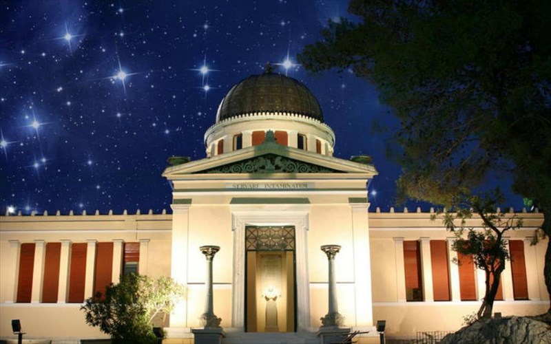 paratirisi-tou-attikou-ouranou-kai-mousiki-parastasi-sto-lofo-ton-numfon-sto-thiseio