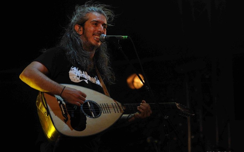 treis-magikes-bradies-me-ton-xarouli-stin-texnopoli