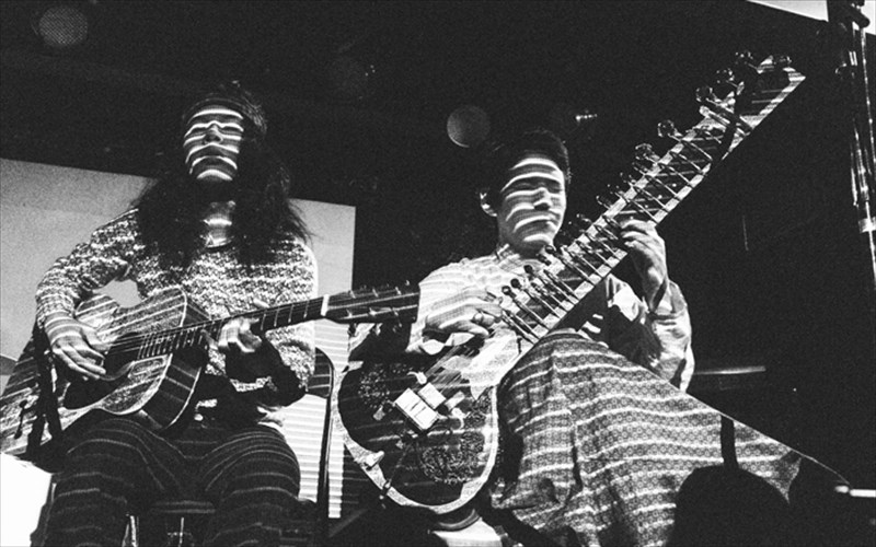 oi-kikagaku-moyo-fernoun-tin-iaponiki-psuxedeleia-s-ena-live-pou-de-xanetai