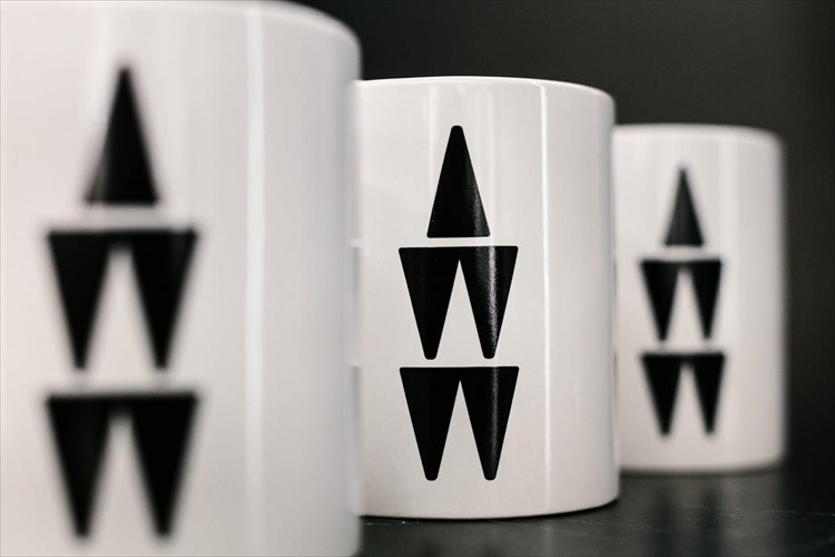 ai-weiwei-at-cycladic-antikeimena-empneusmena-apo-tin-ekthesisto-katastima-tou-mouseiou-kukladikis