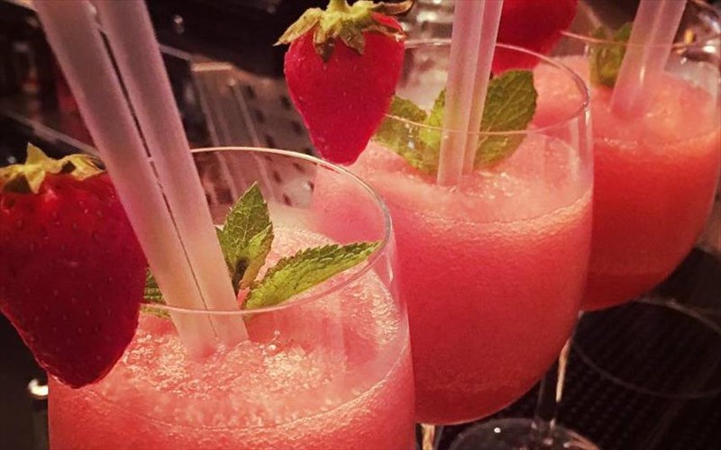 frose-i-nea-tasi-sto-roze-krasi-nea-tasi-sto-roze-krasi