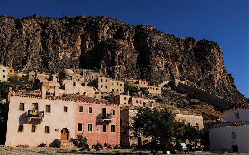 monembasia-fotografiko-taksidi-sti-mageutiki-kastropoliteia-tis-lakonias