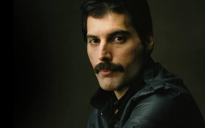 o-frenti-merkiouri-afinei-to-stigma-tou-ston-ourano