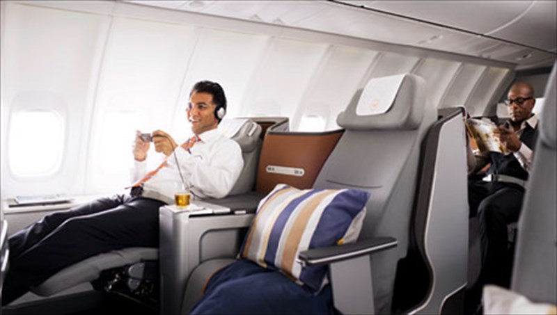 neo-kathisma-business-class-me-epipedo-krebati-apo-ti-lufthansa