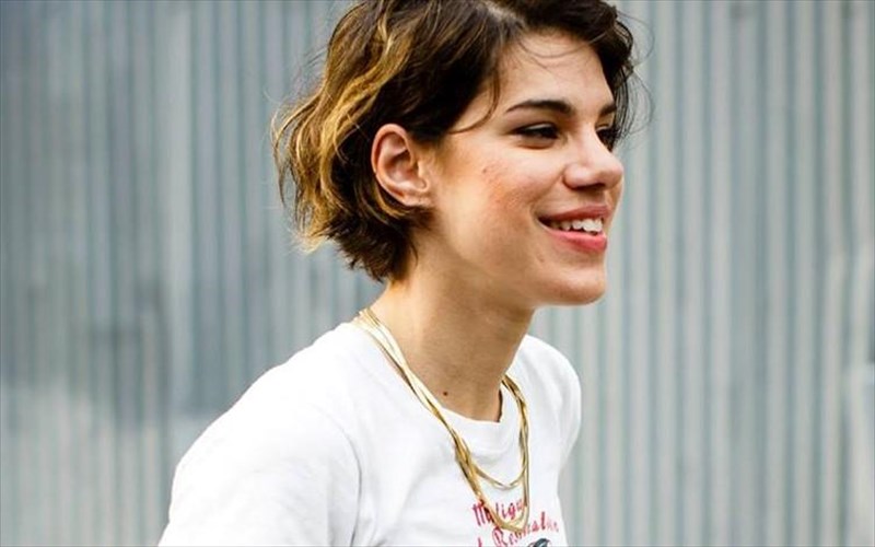 i-monika-fernei-ti-nea-yorki-stin-athina