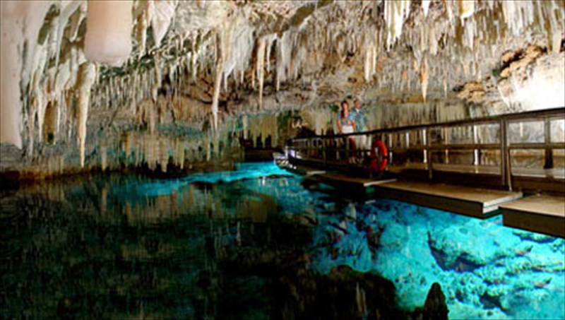 i-upogeia-omorfia-10kai1-katapliktikon-spilaion-tou-kosmou