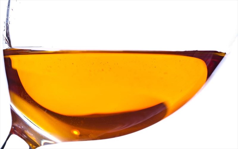 to-portokali-krasi-einai-to-neo-trend