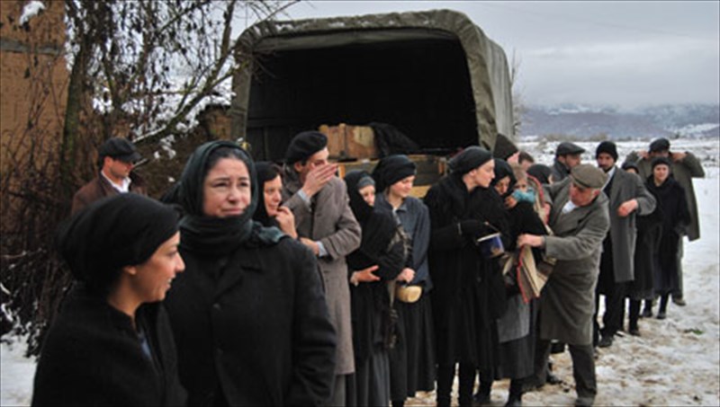 elliniki-anasa-me-aimatiro-realismo