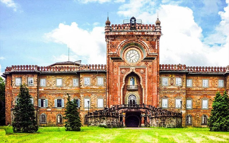 egkataleleimmena-ksenodoxeia-tou-kosmou-pou-exoun-na-poun-mia-istoria