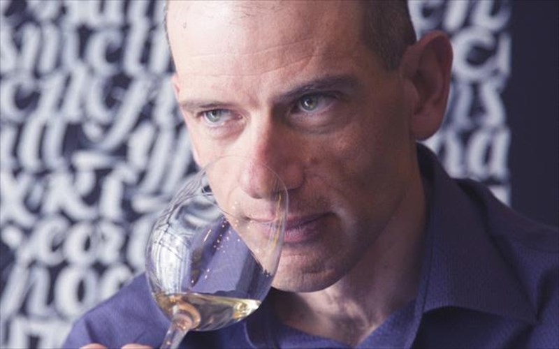 o-simos-georgopoulos-mila-ef-olis-tis-oinikis-ulis